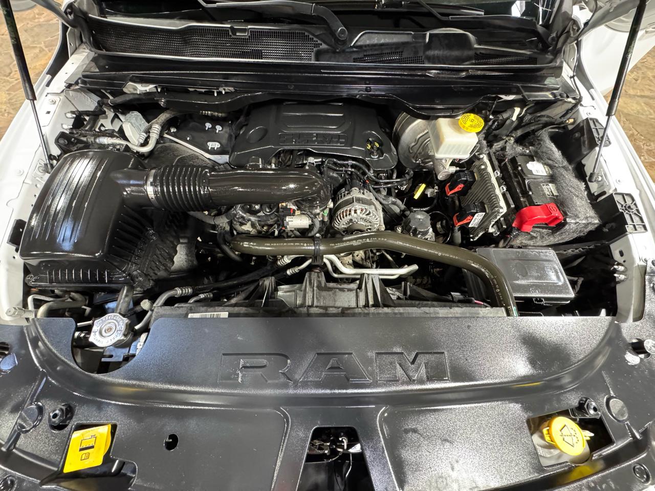 RAM 1500 Laramie 4x4 Crew Cab 6'4" Box 2019