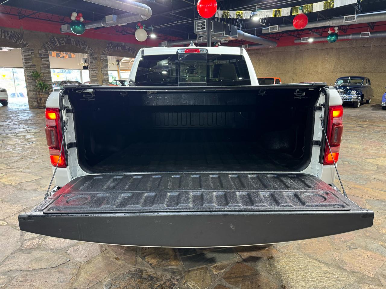 RAM 1500 Laramie 4x4 Crew Cab 6'4" Box 2019