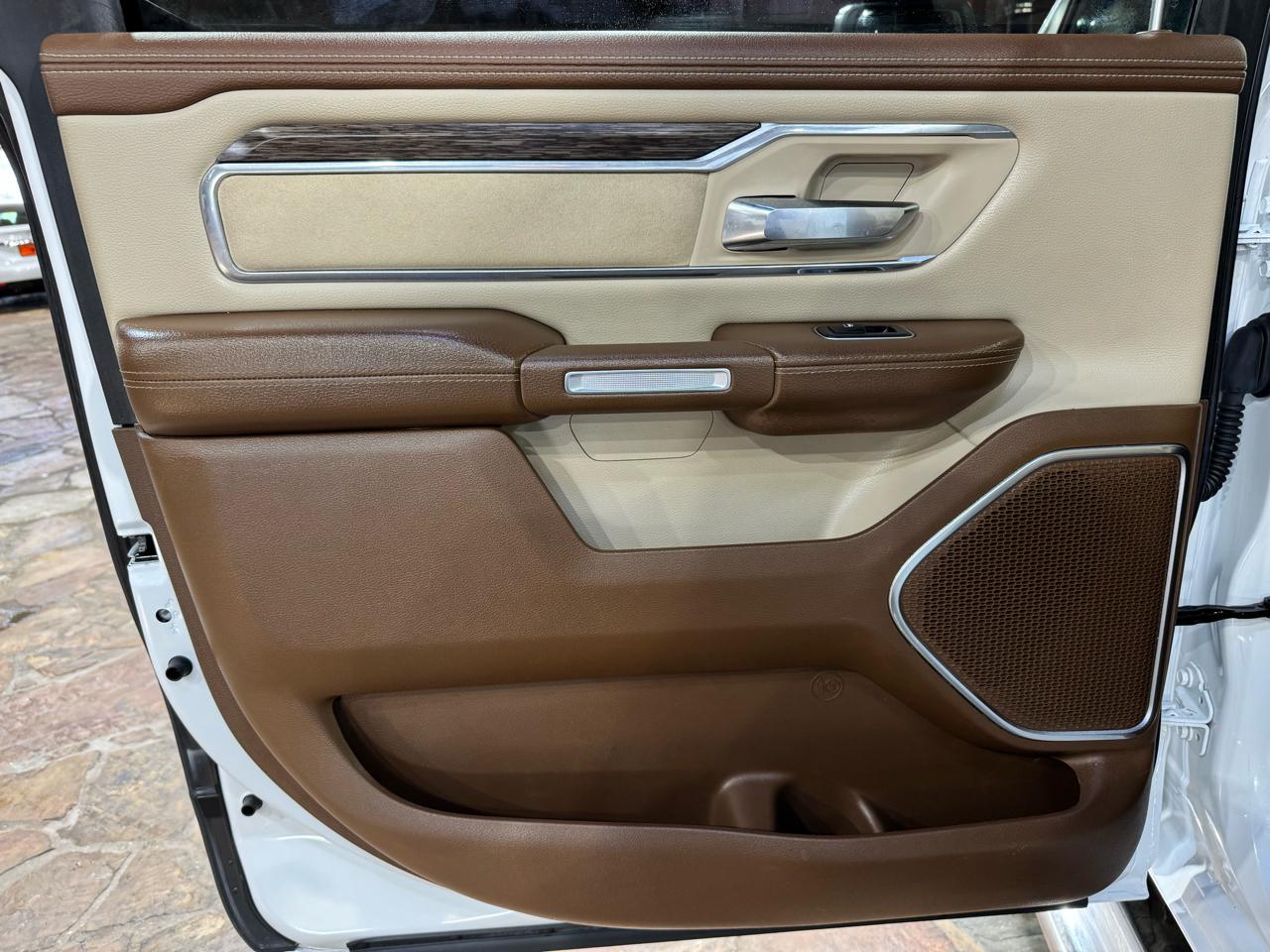 RAM 1500 Laramie 4x4 Crew Cab 6'4" Box 2019