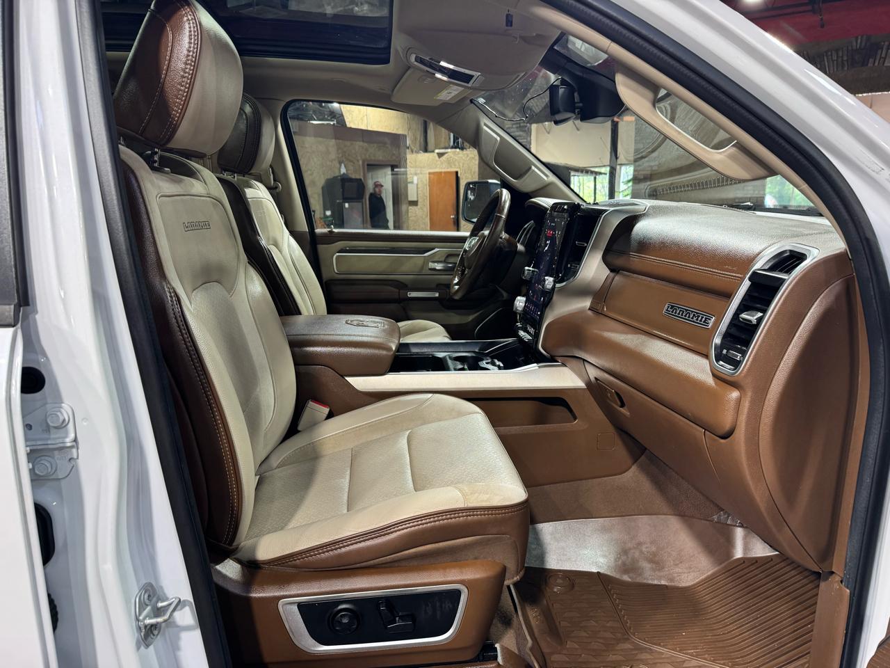 RAM 1500 Laramie 4x4 Crew Cab 6'4" Box 2019