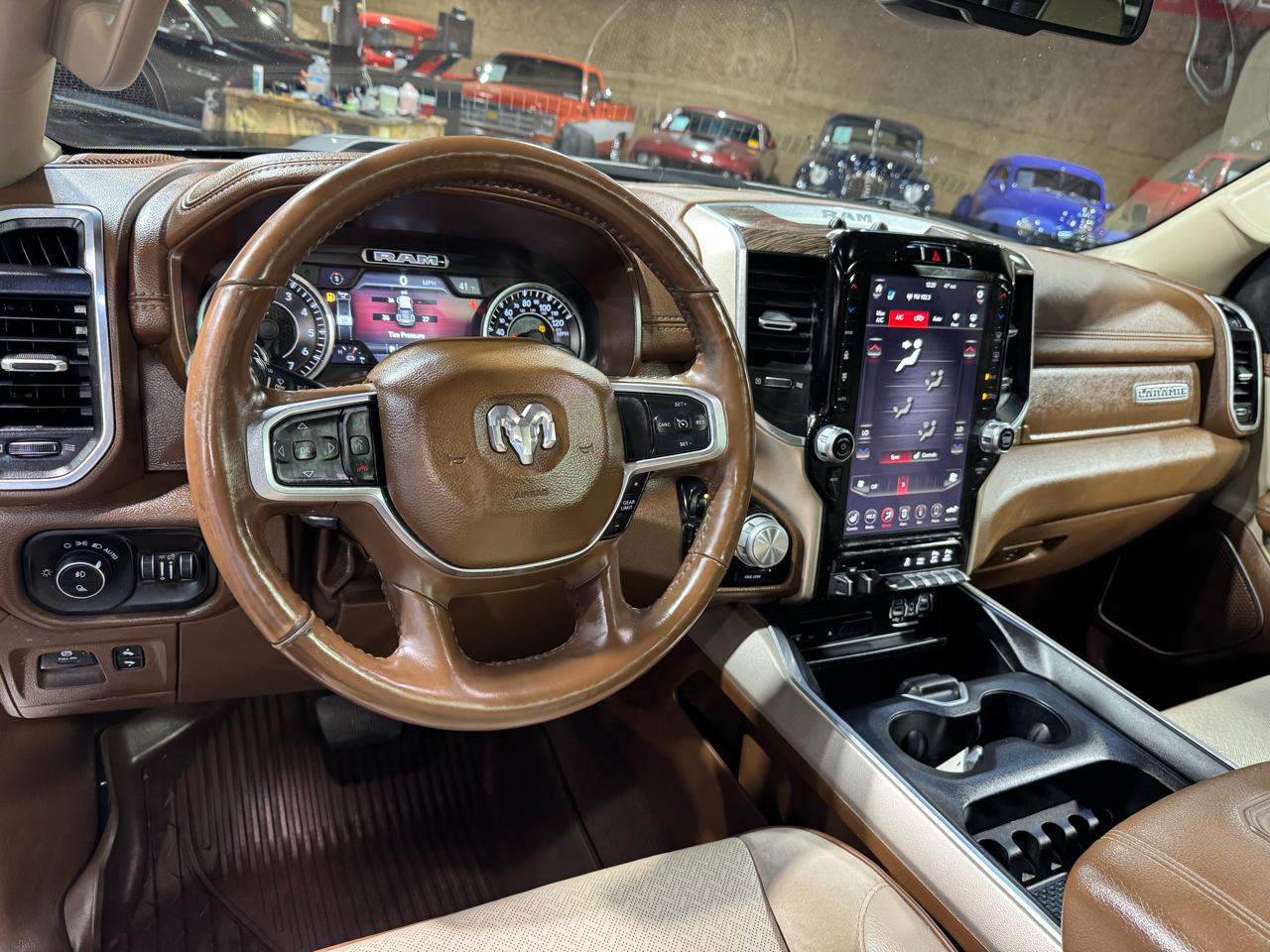 RAM 1500 Laramie 4x4 Crew Cab 6'4" Box 2019