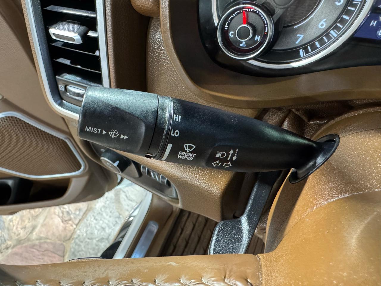 RAM 1500 Laramie 4x4 Crew Cab 6'4" Box 2019