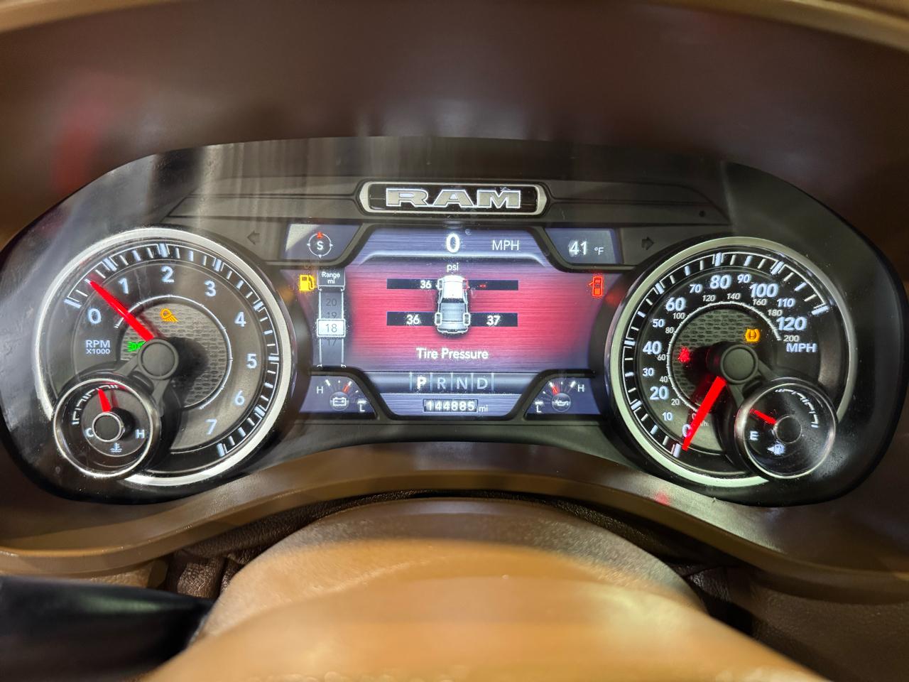 RAM 1500 Laramie 4x4 Crew Cab 6'4" Box 2019