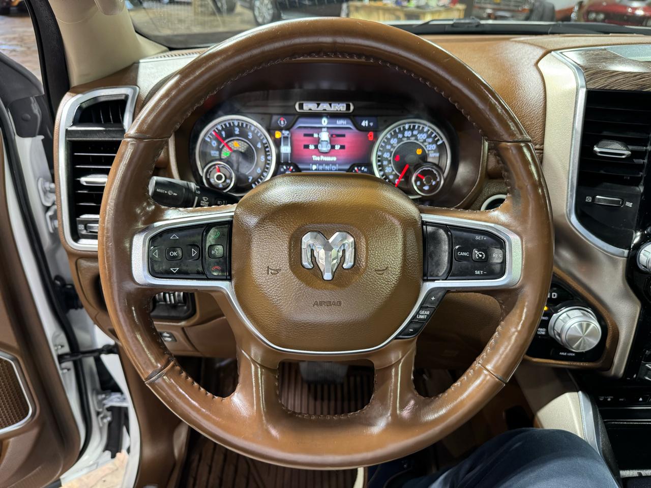 RAM 1500 Laramie 4x4 Crew Cab 6'4" Box 2019