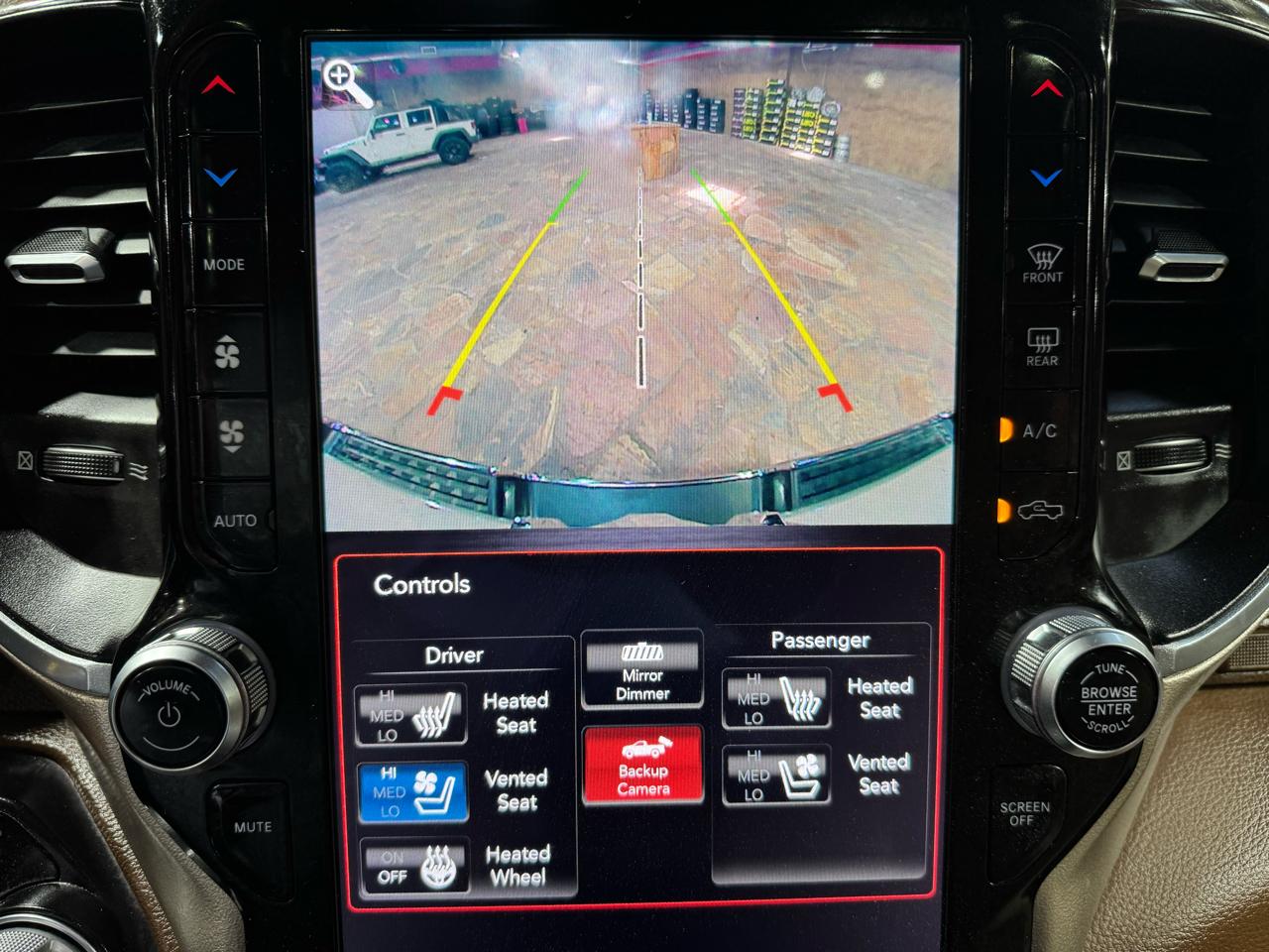 RAM 1500 Laramie 4x4 Crew Cab 6'4" Box 2019