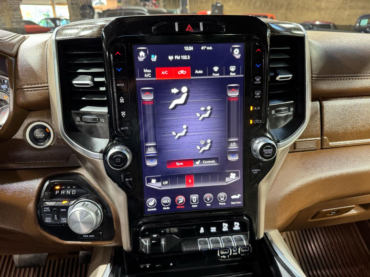 RAM 1500 Laramie 4x4 Crew Cab 6'4" Box 2019