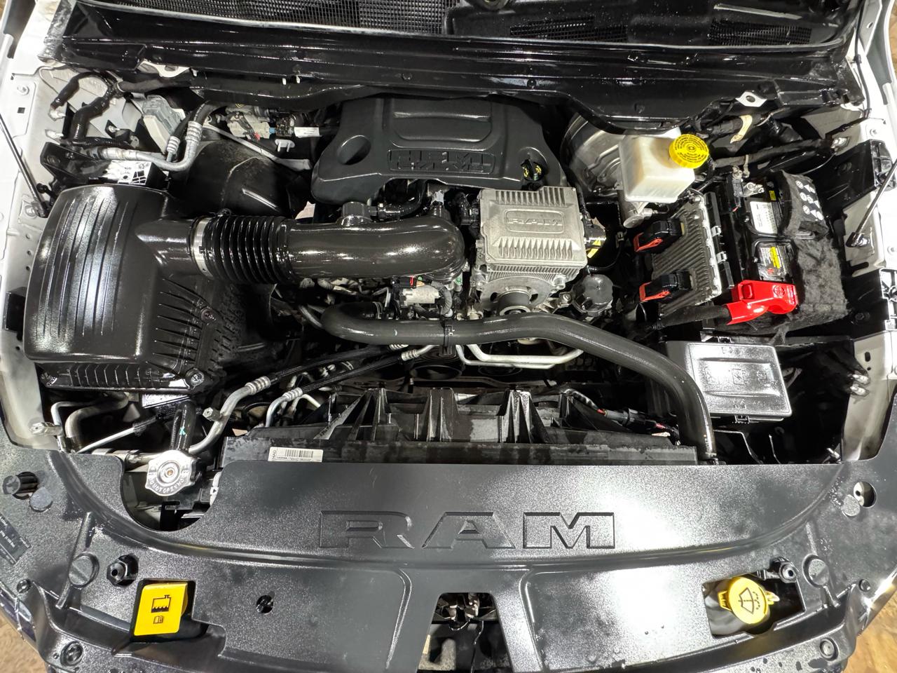 RAM 1500 Big Horn 4x4 Crew Cab 5'7" Box 2020