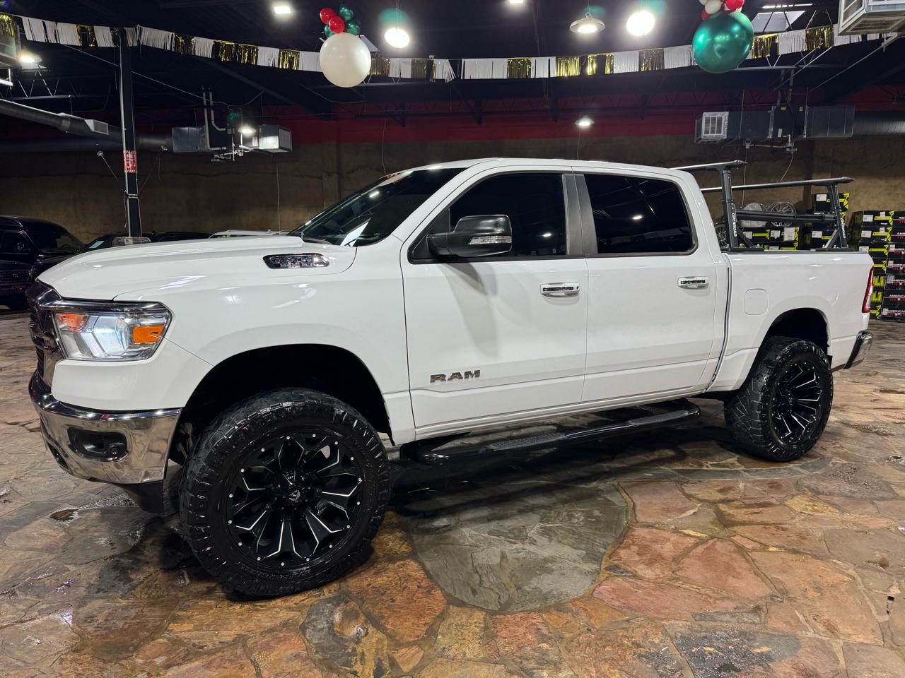 RAM 1500 Big Horn 4x4 Crew Cab 5'7" Box 2020