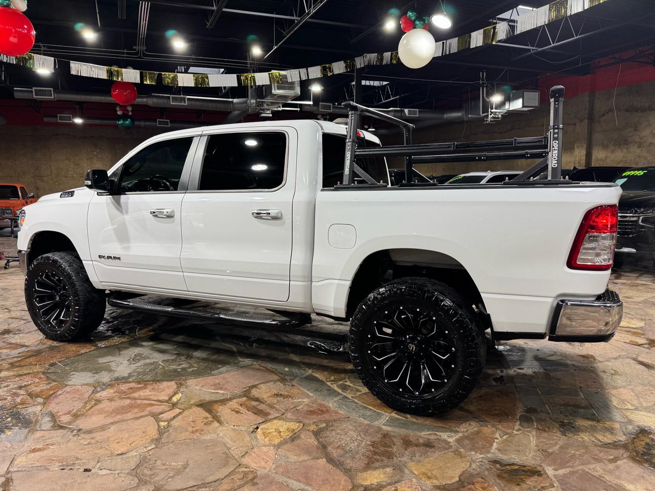 RAM 1500 Big Horn 4x4 Crew Cab 5'7" Box 2020