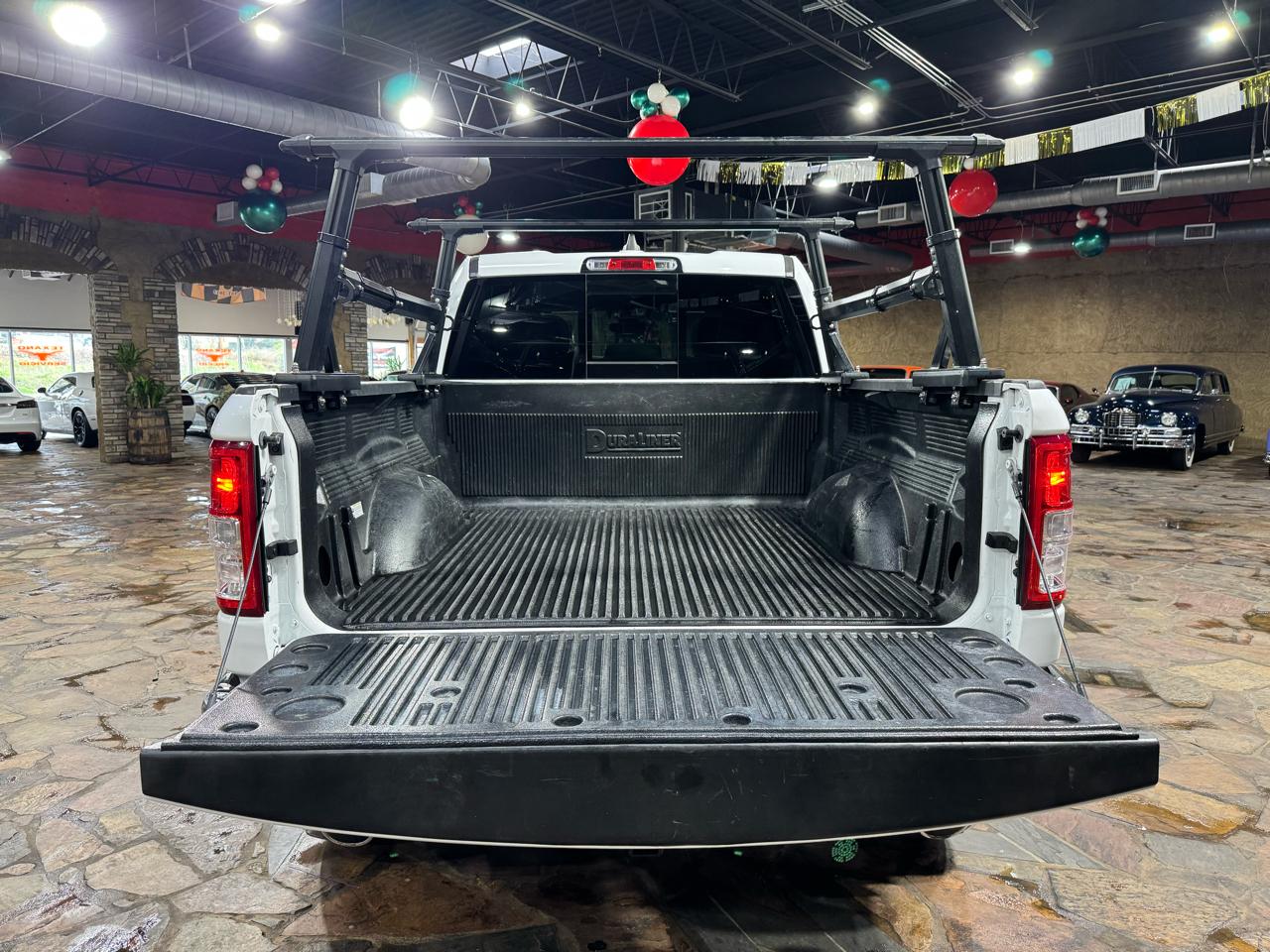 RAM 1500 Big Horn 4x4 Crew Cab 5'7" Box 2020