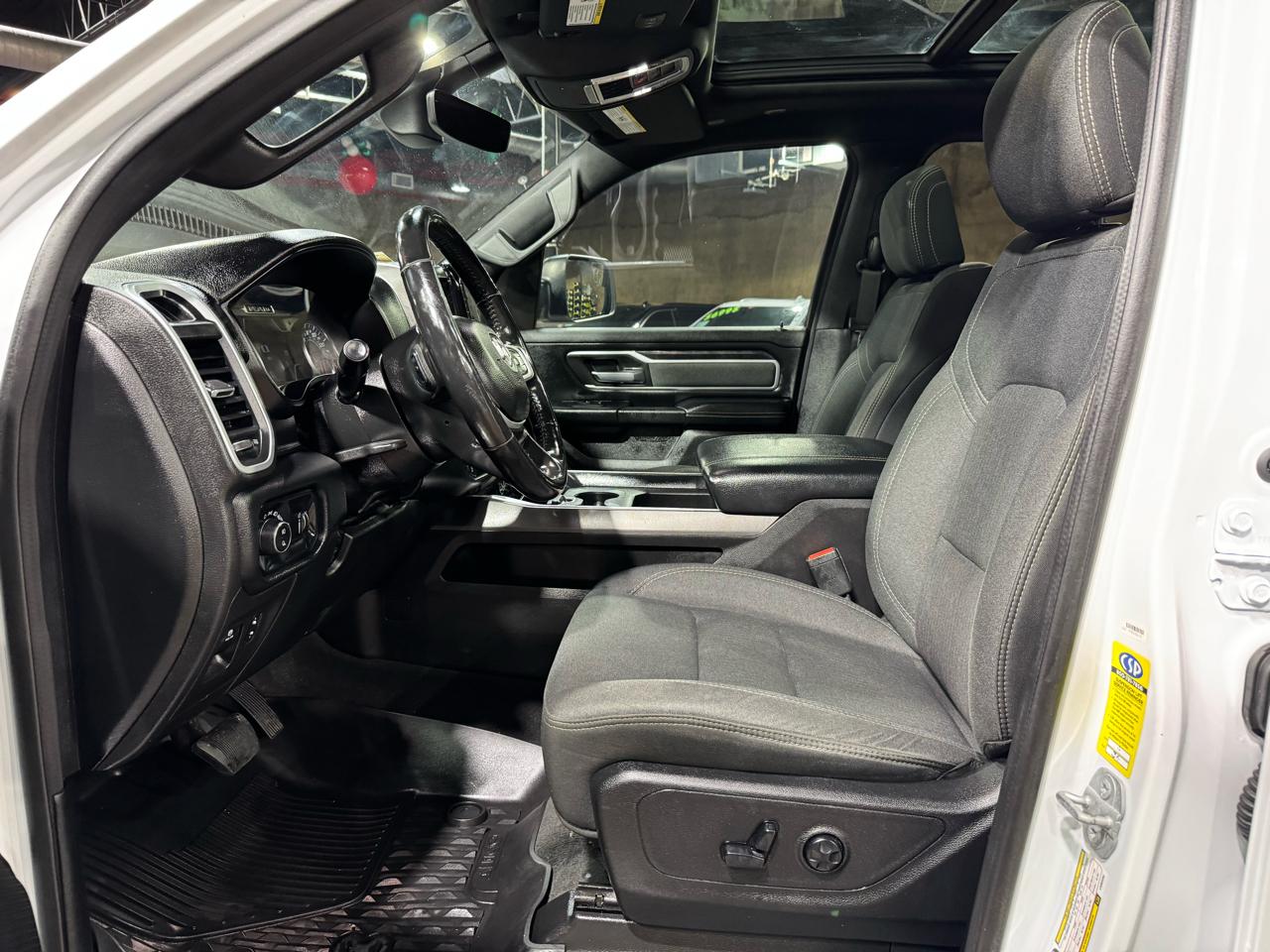 RAM 1500 Big Horn 4x4 Crew Cab 5'7" Box 2020