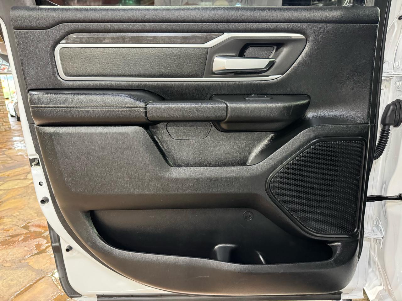 RAM 1500 Big Horn 4x4 Crew Cab 5'7" Box 2020