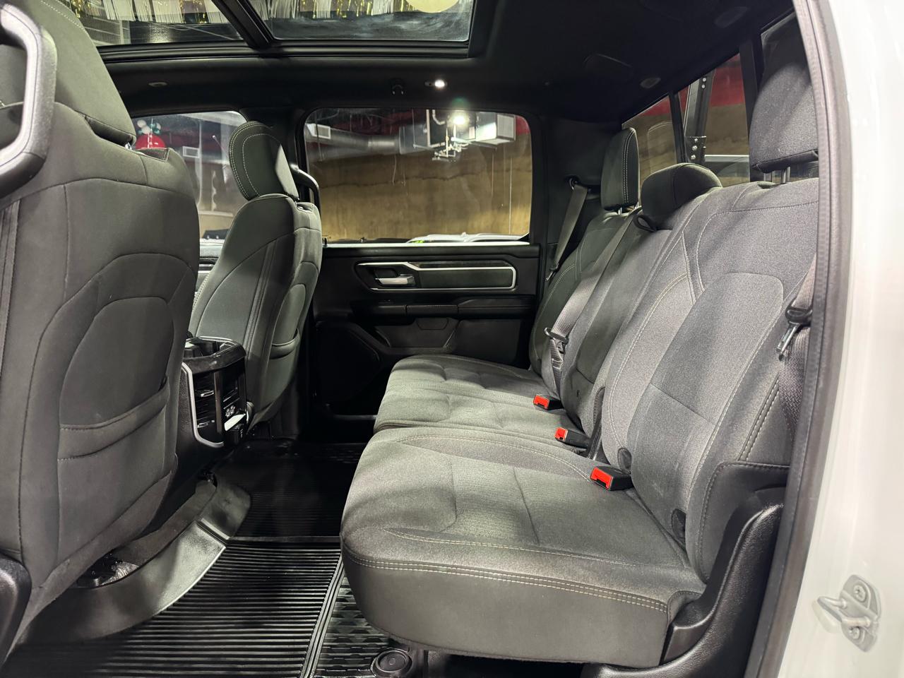 RAM 1500 Big Horn 4x4 Crew Cab 5'7" Box 2020