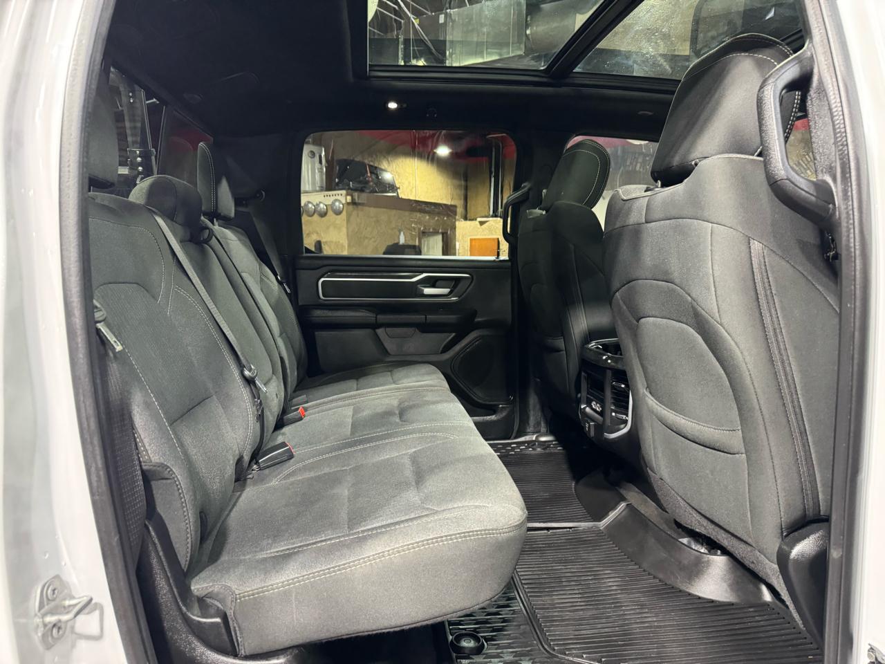 RAM 1500 Big Horn 4x4 Crew Cab 5'7" Box 2020