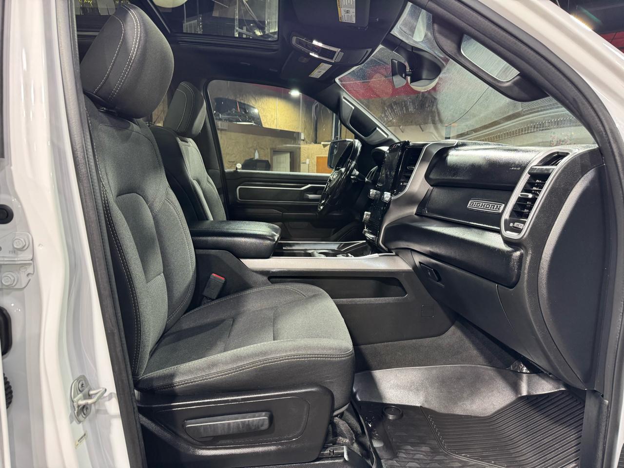 RAM 1500 Big Horn 4x4 Crew Cab 5'7" Box 2020