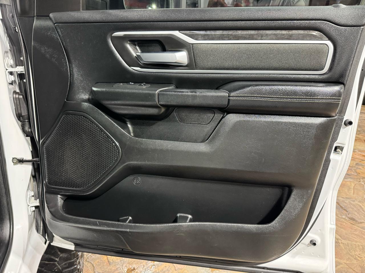 RAM 1500 Big Horn 4x4 Crew Cab 5'7" Box 2020