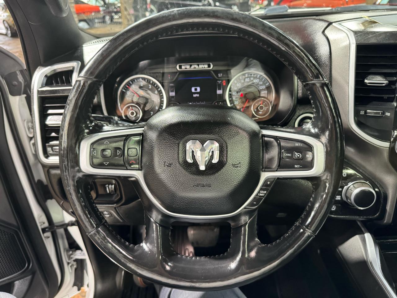 RAM 1500 Big Horn 4x4 Crew Cab 5'7" Box 2020