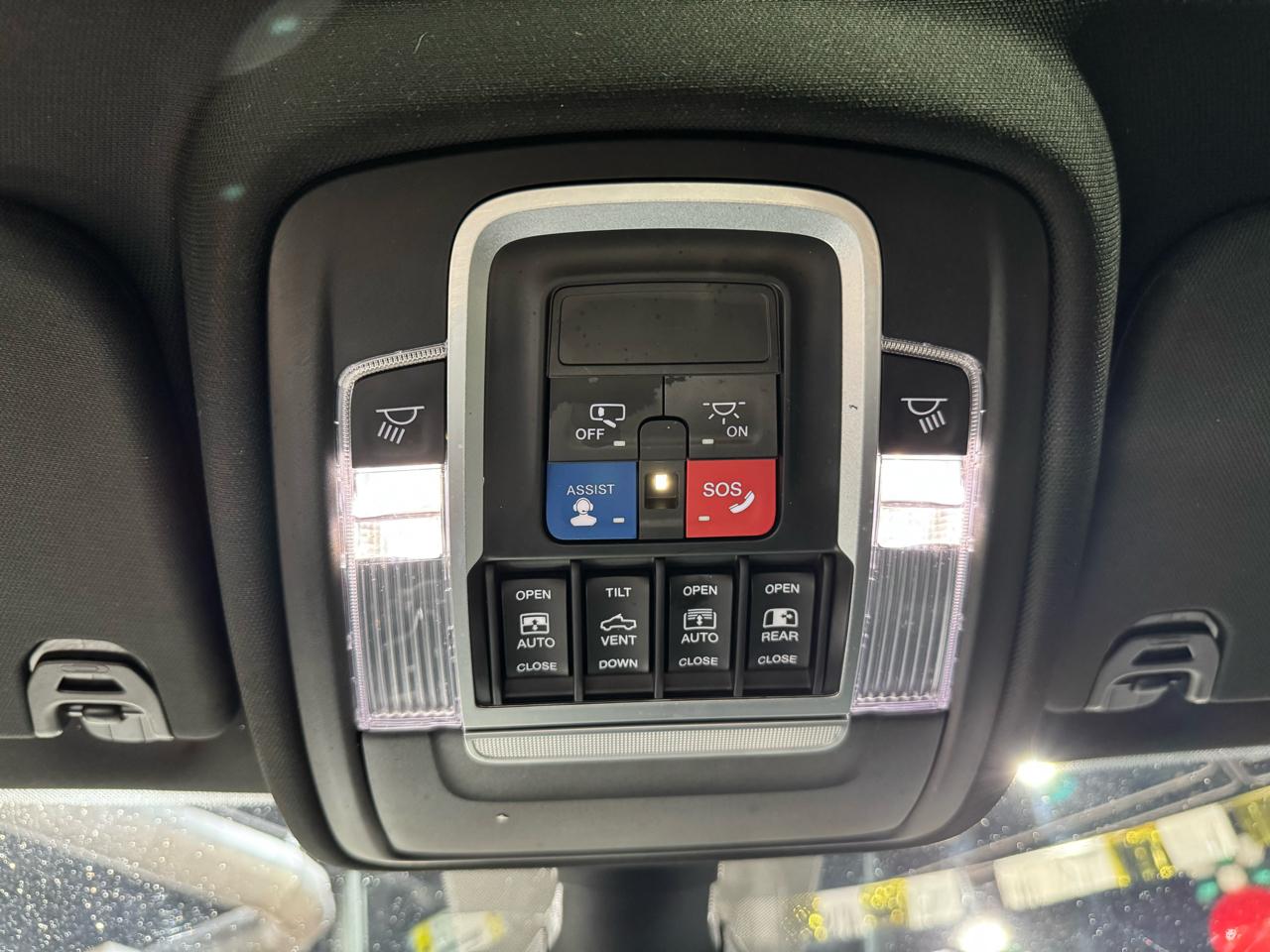 RAM 1500 Big Horn 4x4 Crew Cab 5'7" Box 2020