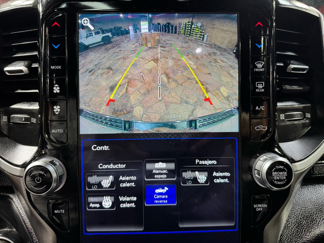 RAM 1500 Big Horn 4x4 Crew Cab 5'7" Box 2020