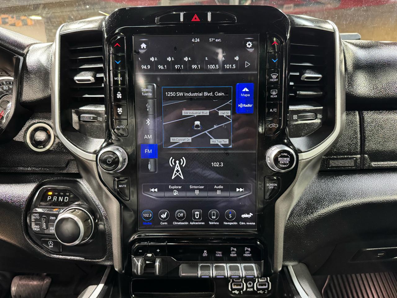 RAM 1500 Big Horn 4x4 Crew Cab 5'7" Box 2020