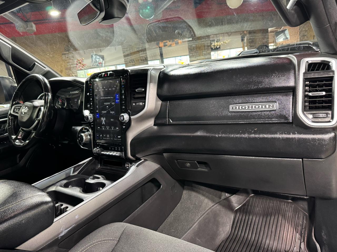 RAM 1500 Big Horn 4x4 Crew Cab 5'7" Box 2020