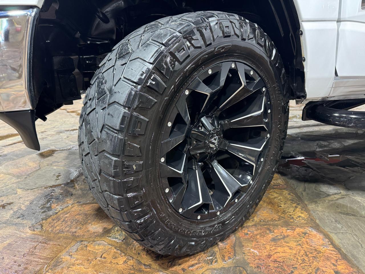 RAM 1500 Big Horn 4x4 Crew Cab 5'7" Box 2020