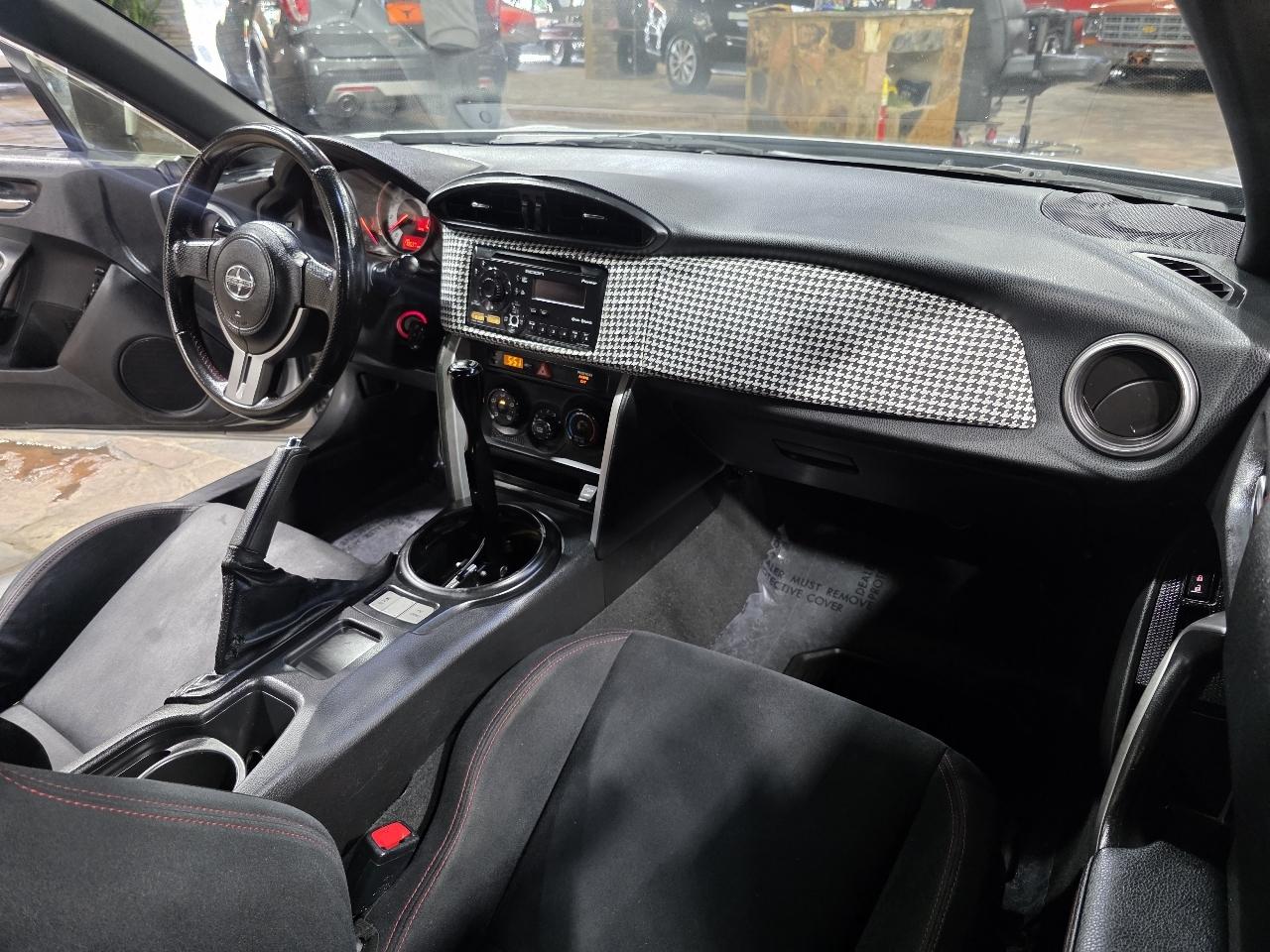 Scion FR-S 2dr Cpe Man (Natl) 2013