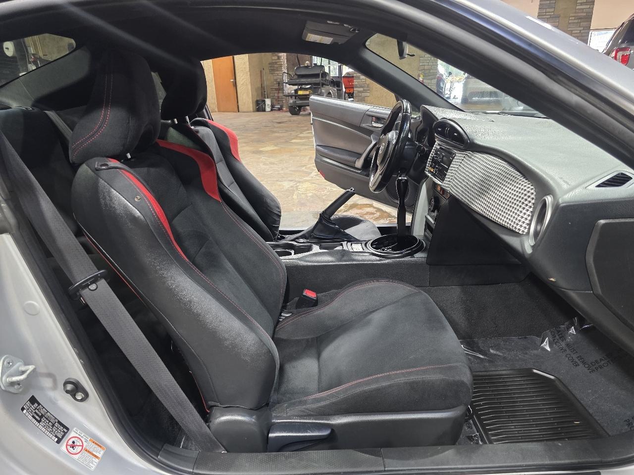 Scion FR-S 2dr Cpe Man (Natl) 2013