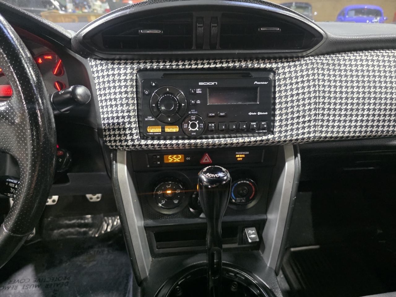 Scion FR-S 2dr Cpe Man (Natl) 2013