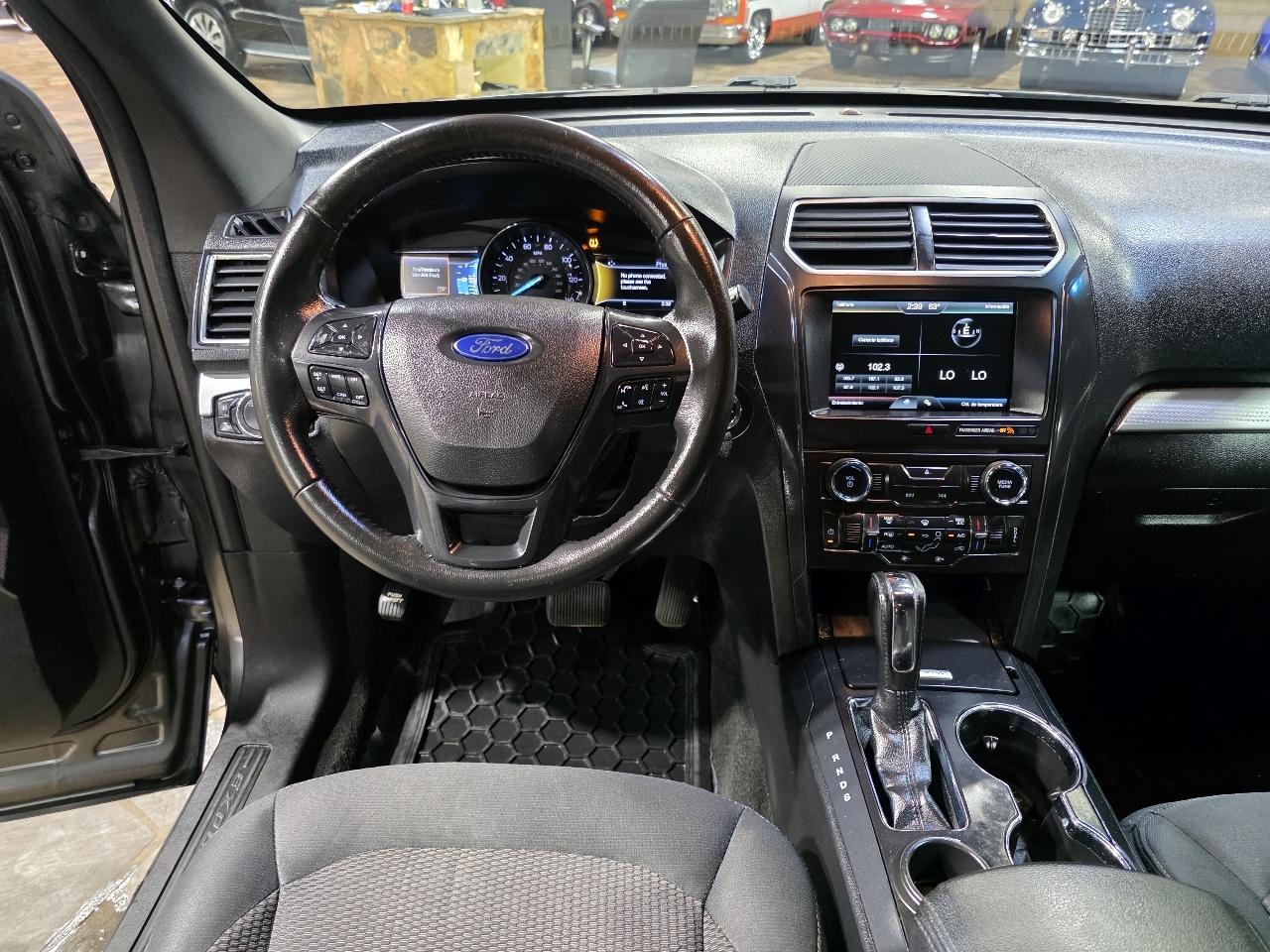 Ford Explorer FWD 4dr XLT 2016