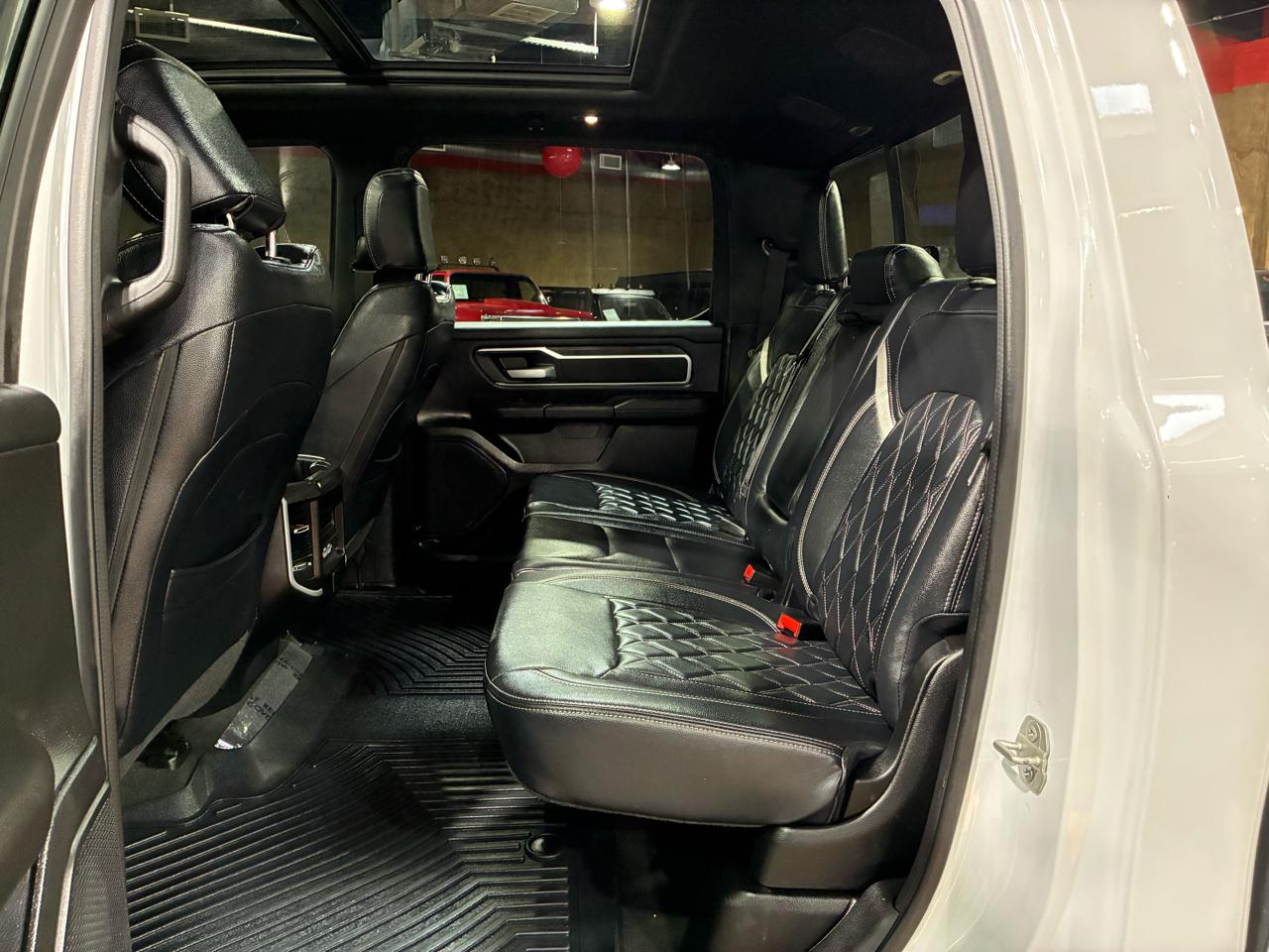 RAM 1500 Big Horn 4x4 Crew Cab 5'7" Box 2023