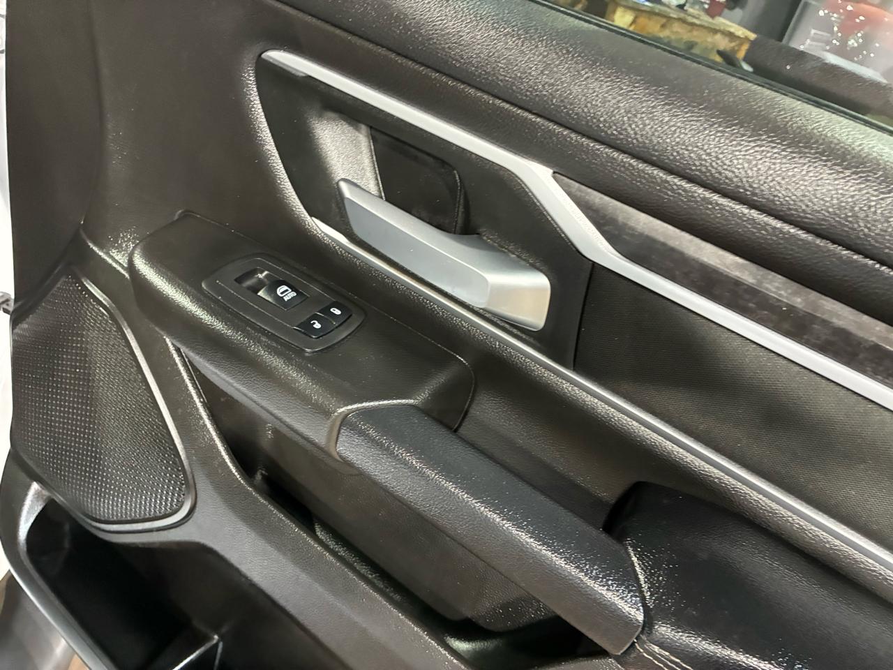 RAM 1500 Big Horn 4x4 Crew Cab 5'7" Box 2023