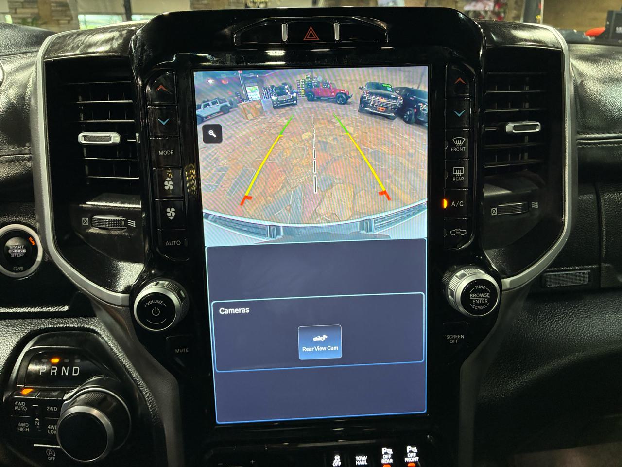 RAM 1500 Big Horn 4x4 Crew Cab 5'7" Box 2023