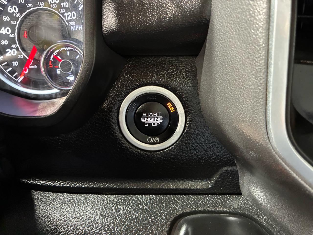 RAM 1500 Big Horn 4x4 Crew Cab 5'7" Box 2023