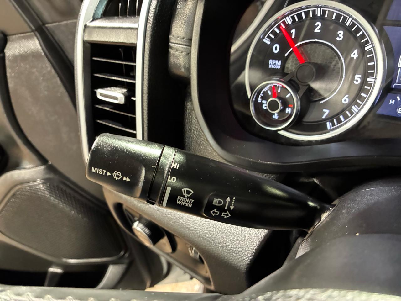 RAM 1500 Big Horn 4x4 Crew Cab 5'7" Box 2023