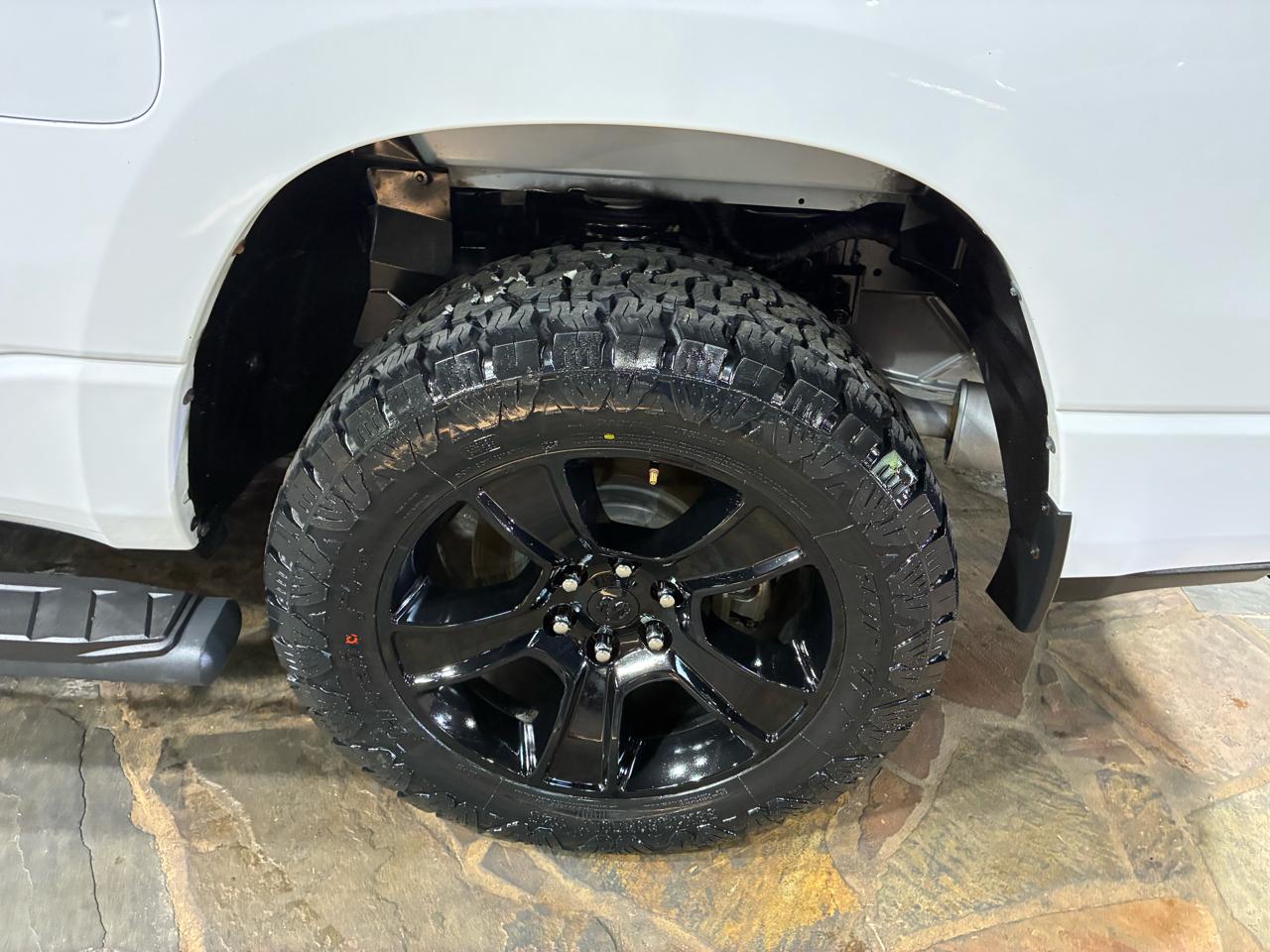 RAM 1500 Big Horn 4x4 Crew Cab 5'7" Box 2023