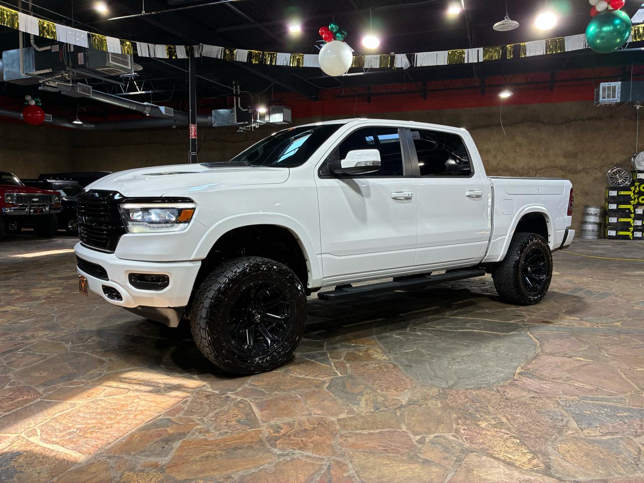 RAM 1500 Laramie 4x4 Crew Cab 5'7" Box 2020