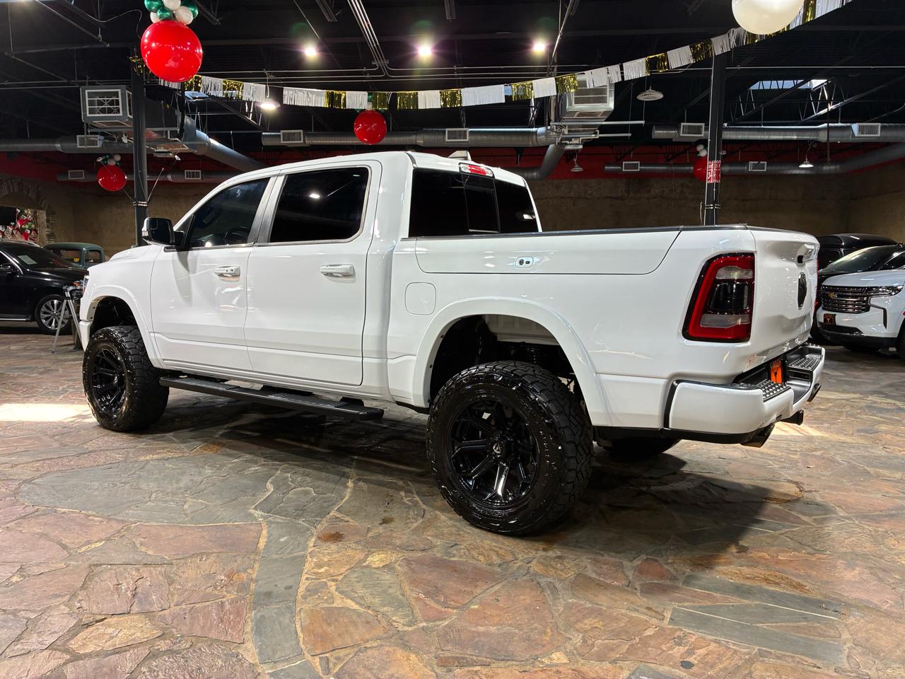 RAM 1500 Laramie 4x4 Crew Cab 5'7" Box 2020