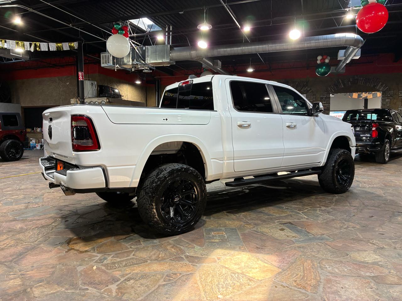 RAM 1500 Laramie 4x4 Crew Cab 5'7" Box 2020