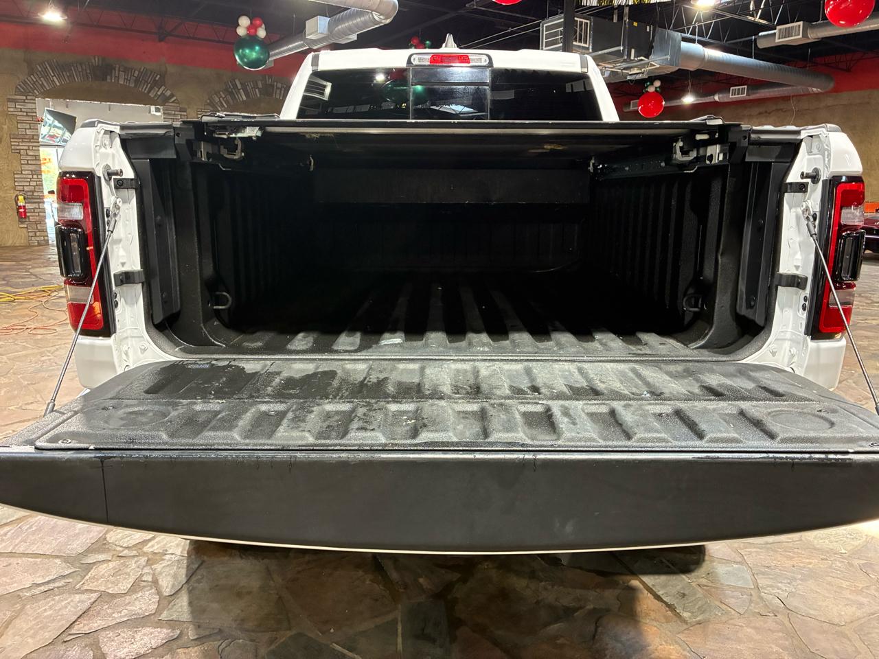 RAM 1500 Laramie 4x4 Crew Cab 5'7" Box 2020