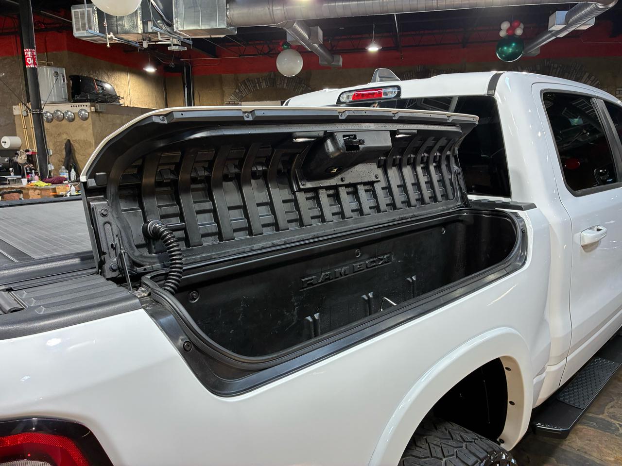 RAM 1500 Laramie 4x4 Crew Cab 5'7" Box 2020