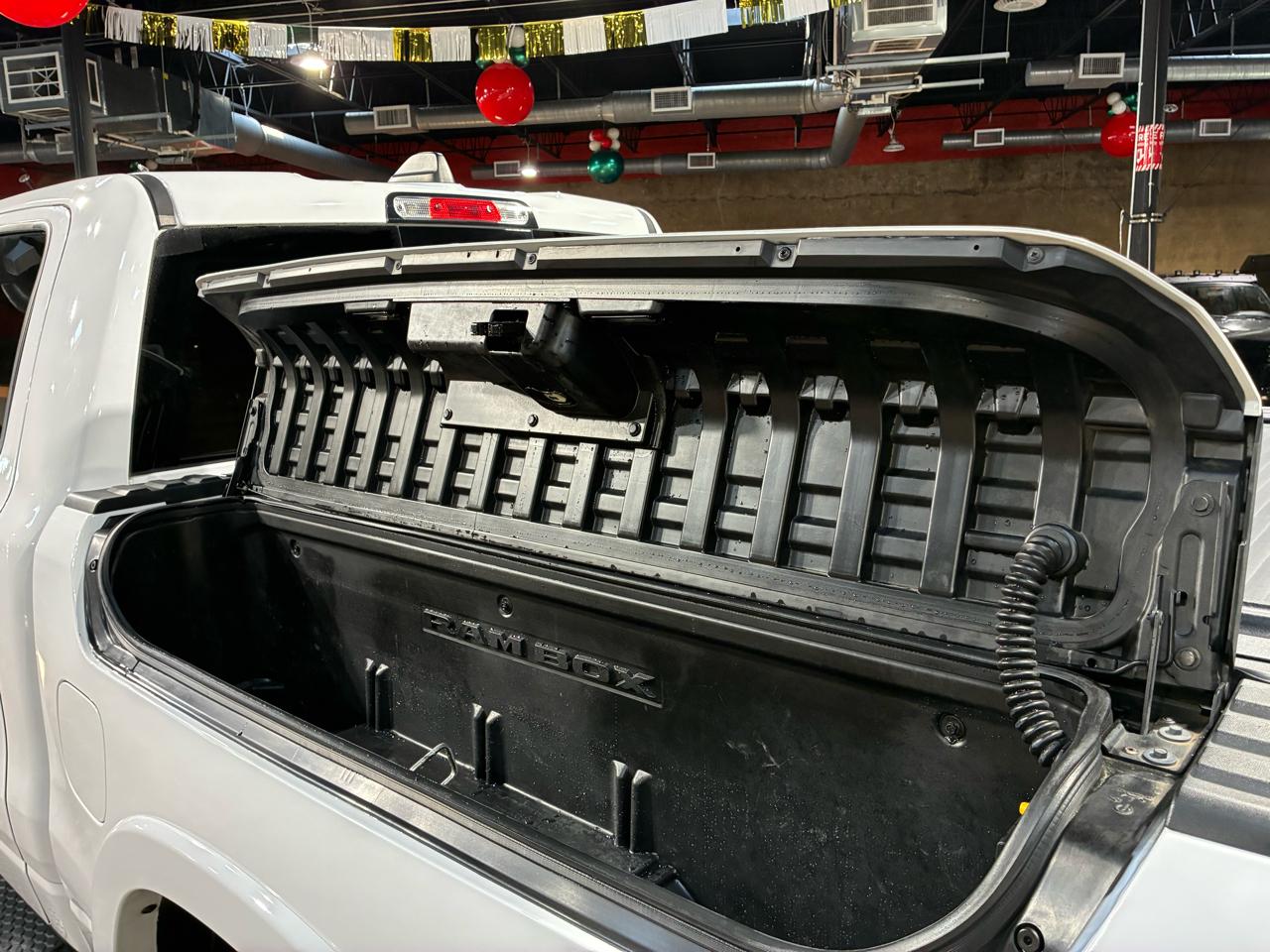 RAM 1500 Laramie 4x4 Crew Cab 5'7" Box 2020