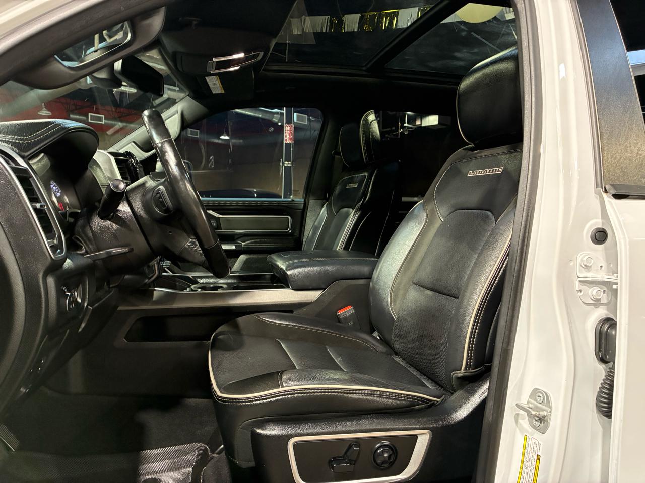 RAM 1500 Laramie 4x4 Crew Cab 5'7" Box 2020