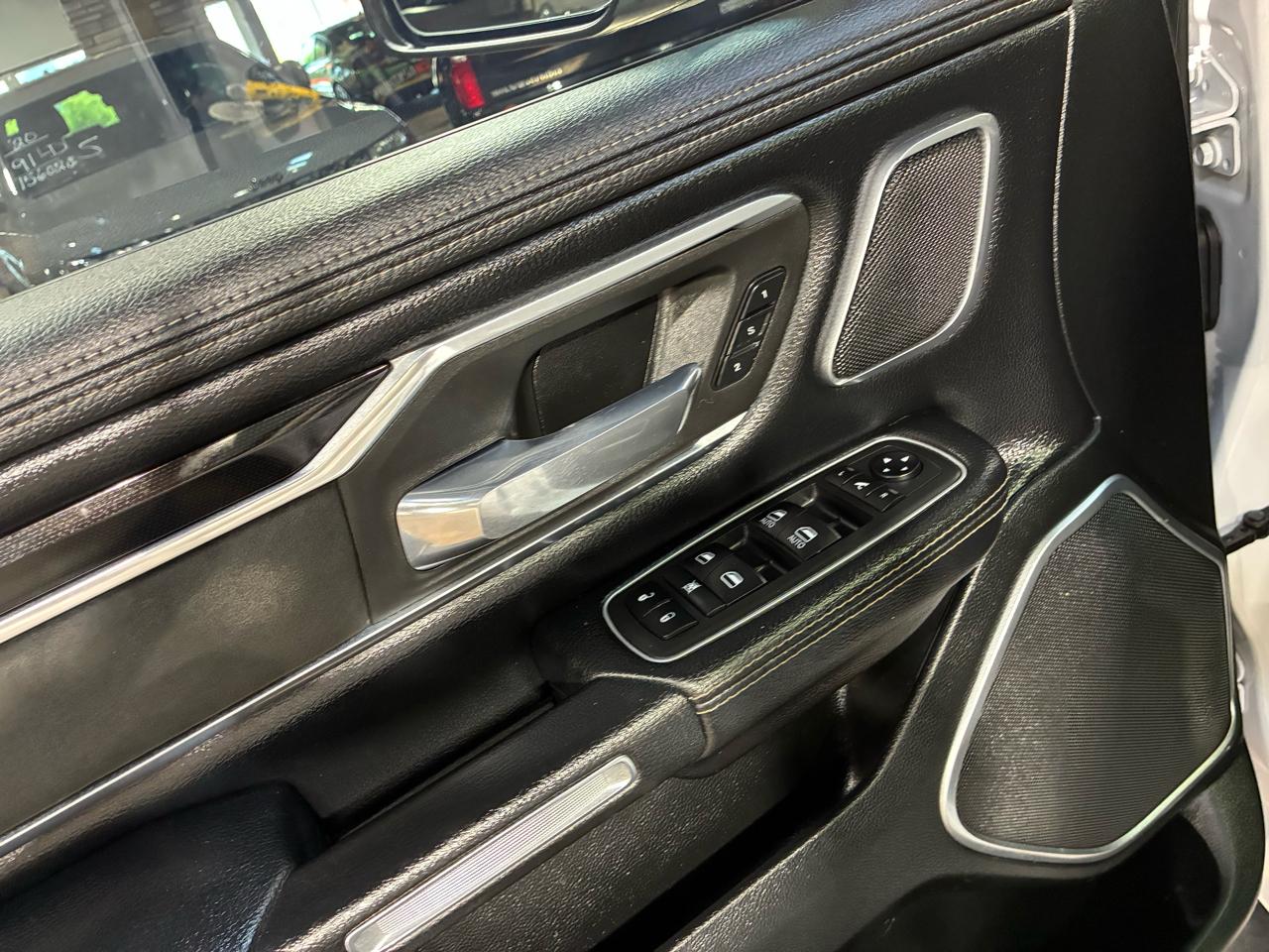 RAM 1500 Laramie 4x4 Crew Cab 5'7" Box 2020