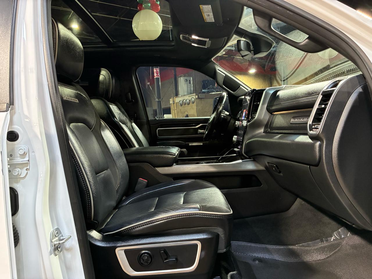 RAM 1500 Laramie 4x4 Crew Cab 5'7" Box 2020