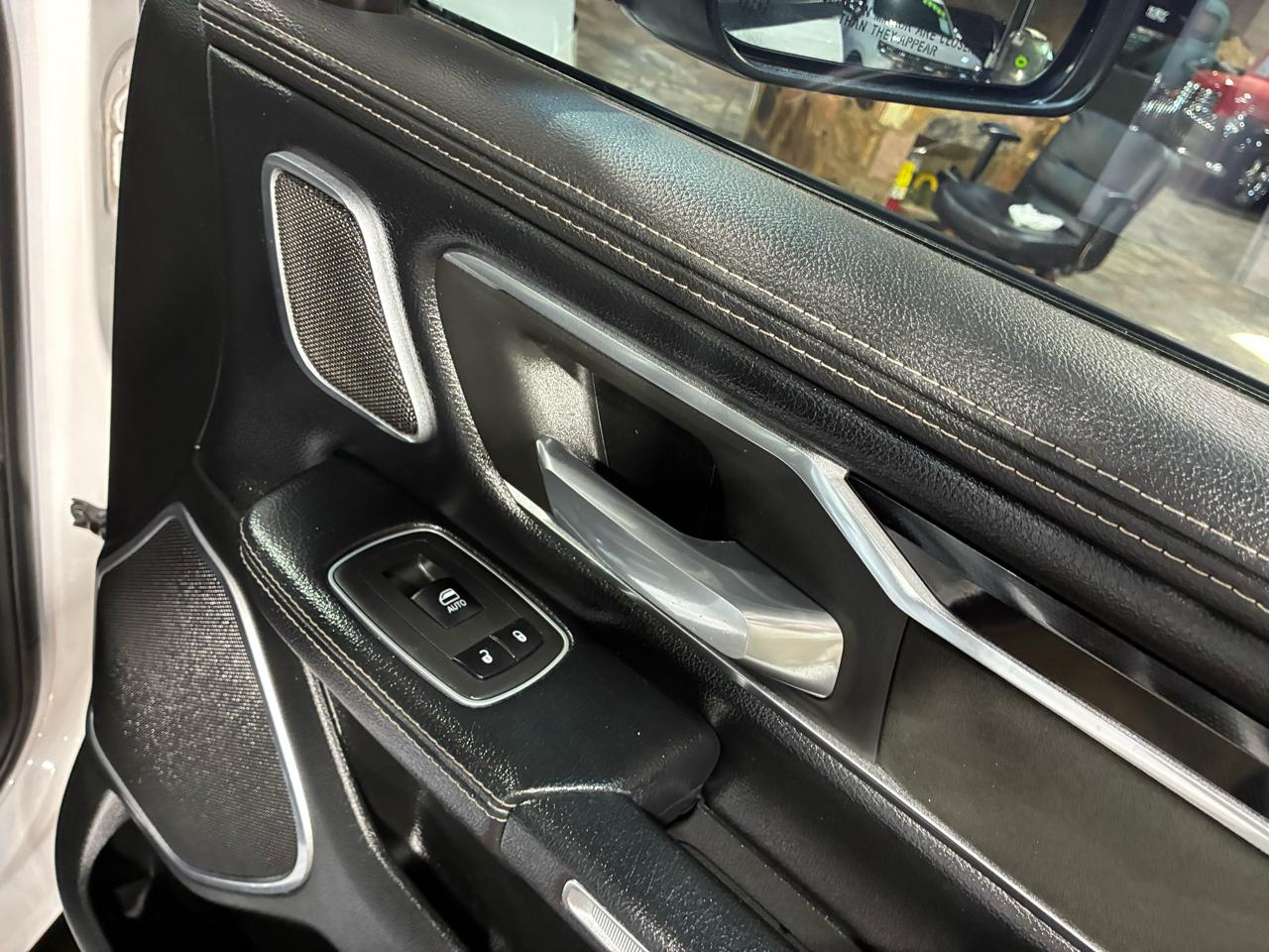 RAM 1500 Laramie 4x4 Crew Cab 5'7" Box 2020