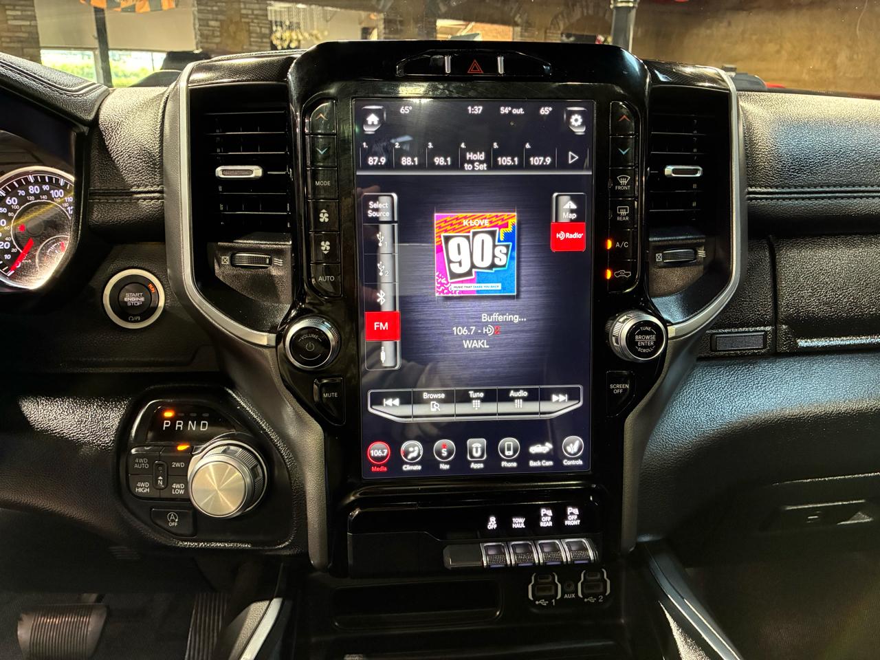 RAM 1500 Laramie 4x4 Crew Cab 5'7" Box 2020