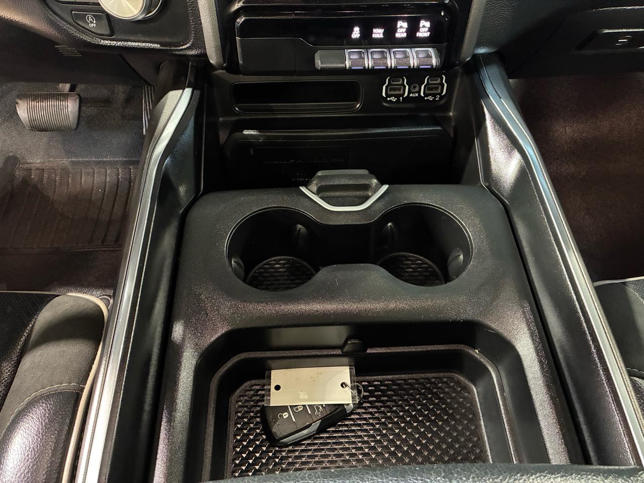 RAM 1500 Laramie 4x4 Crew Cab 5'7" Box 2020