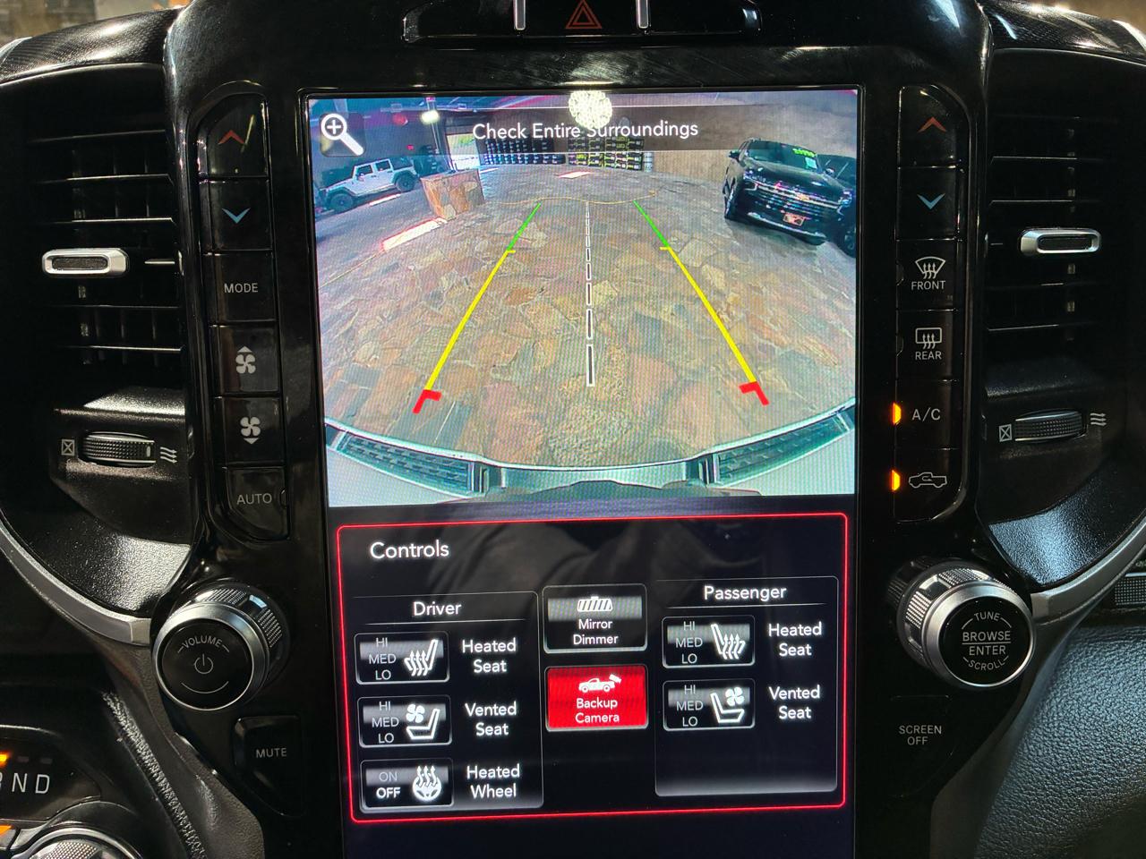 RAM 1500 Laramie 4x4 Crew Cab 5'7" Box 2020