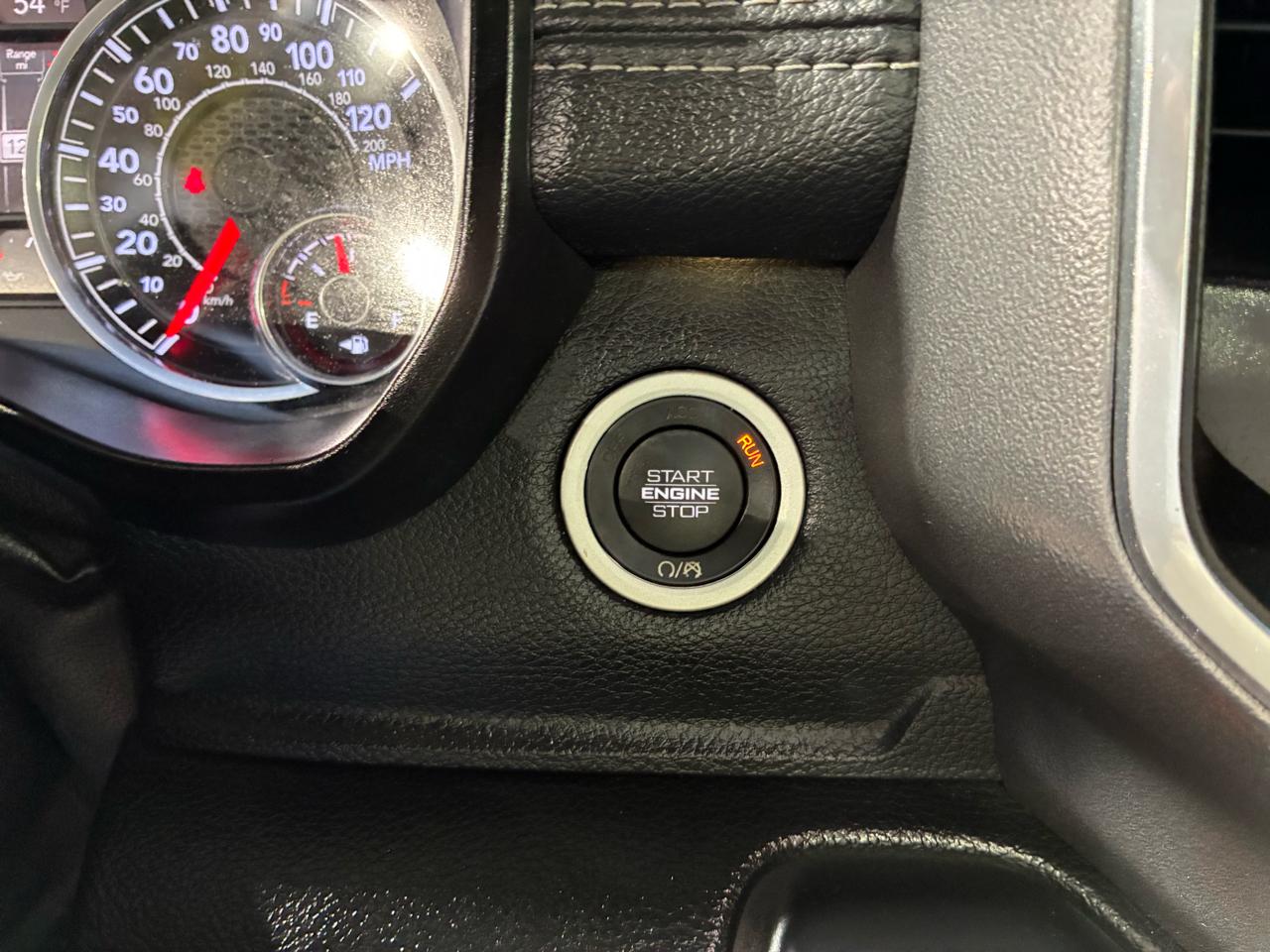 RAM 1500 Laramie 4x4 Crew Cab 5'7" Box 2020